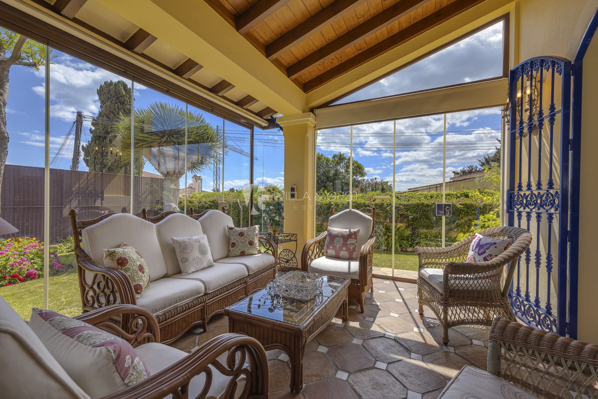 A Tranquil Oasis: Impeccable Andalusian Villa in Linda Vista Playa, San Pedro de Alcantara-Marbella
