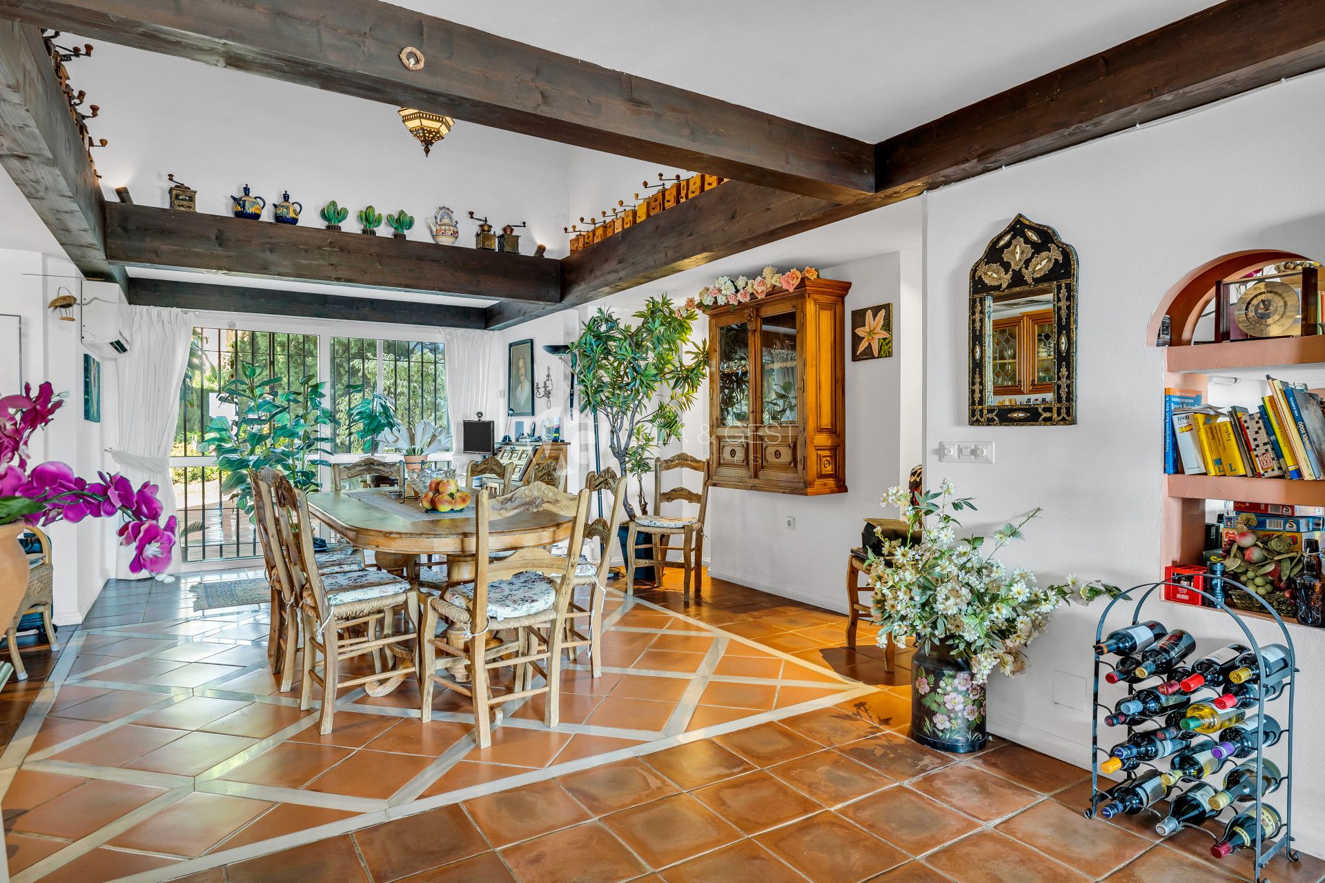 Andalusian Country Villa in Selwo, The New Golden Mile, with Spectacular Sea Views