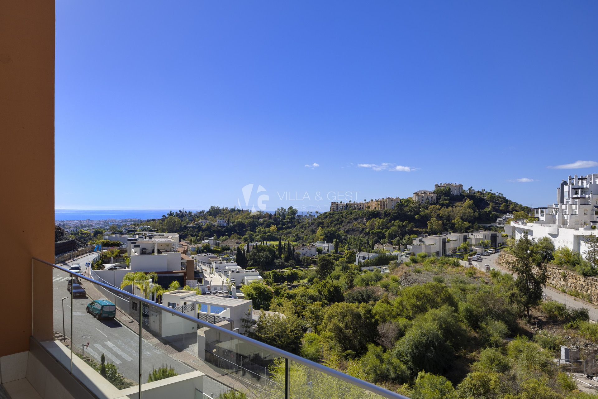 Corner Contemporary Large Apartment with Open Sea Views in Benahavis